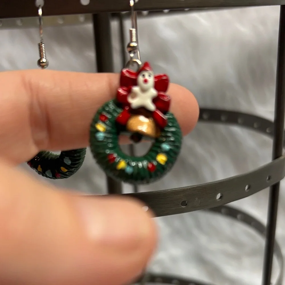 Festive Green and Red Wreath Earrings - Picture 6 of 6